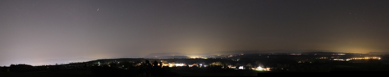Depuis un de nos sites d'observation. Assemblage sans traitement des JPEG. Cette photo est plutot destinée à montrer la gène de la pollution lumineuse en nord-isère.
pano.jpg