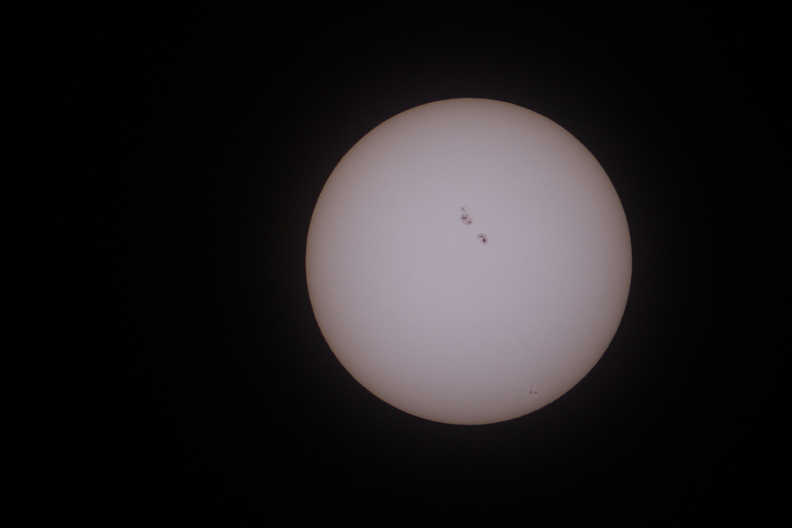 Le 21 juin 2015.
Ciel voilé, la netteté n'est pas au rendez vous. IMG_2114.JPG
