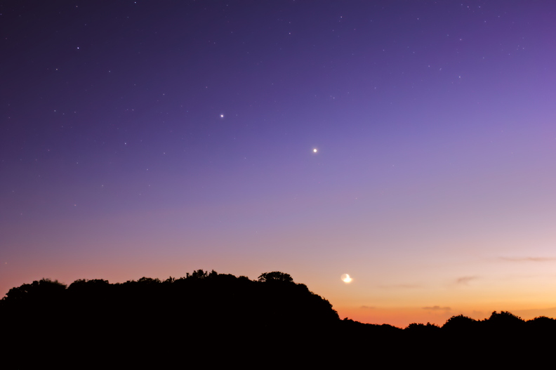 Rapprochement avec la Lune, Vénus et jupiter.
rap1.jpg