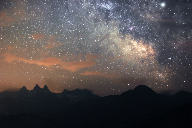 Les aiguilles d'arves par une nuit sans lune.
les-aiguilles-d-arves.jpg