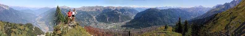 A 2102 mètres il domine la vallée de la Maurienne. En arrière la crète des marmottes ouvre la voie jusquau pic du Frêne.
cuchet.jpg